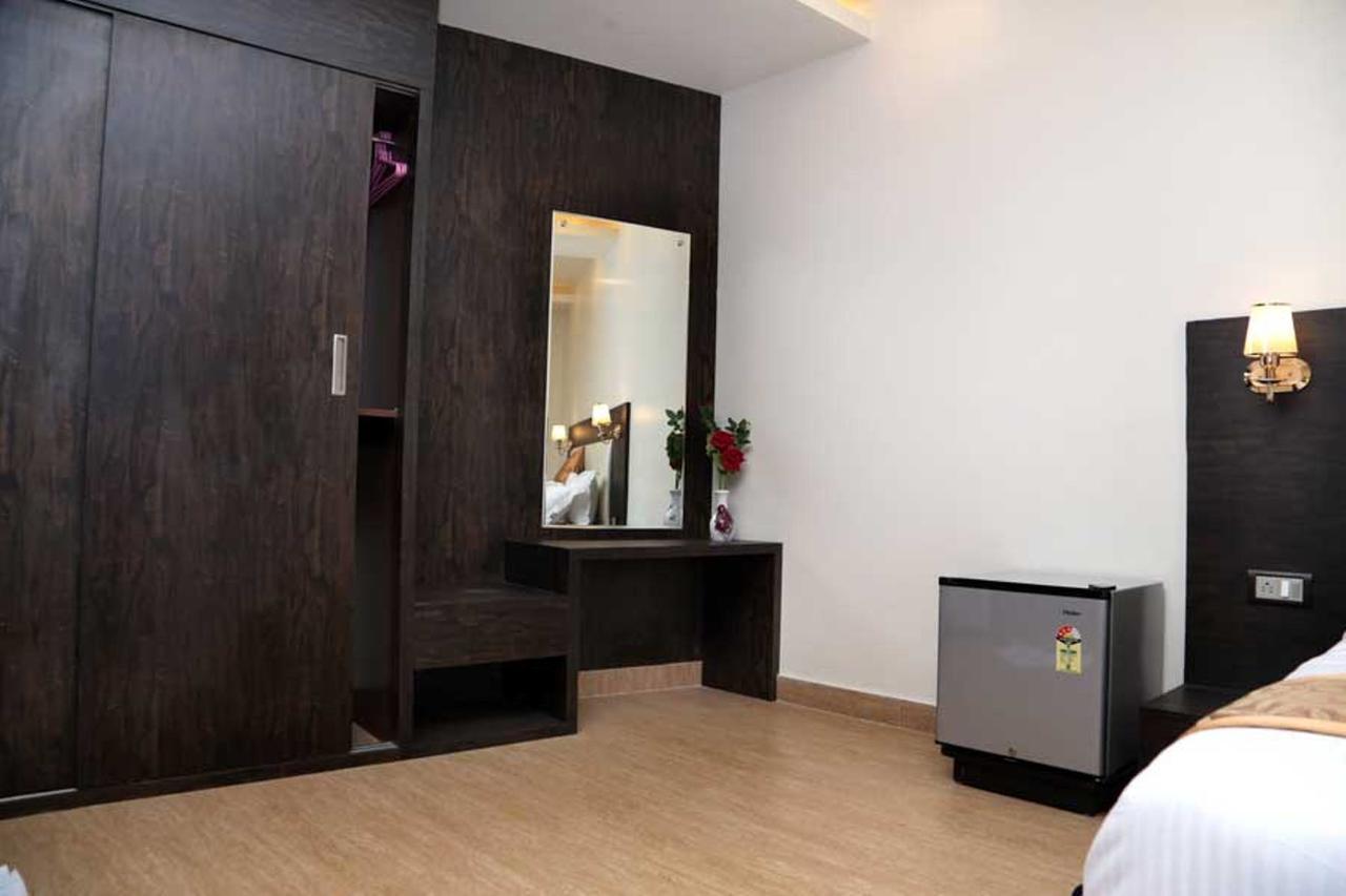 לקנאו Hotel Vinayak Lifestyle Hotels מראה חיצוני תמונה